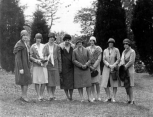 Eleanor Roosevelt (fourth from left) with Todhunter students